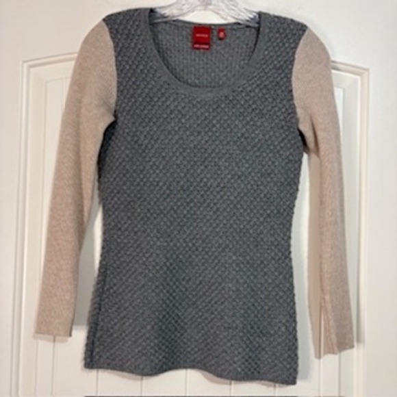 Red Saks Fifth Avenue Sweaters - RED Saks Fifth Avenue 100% Cashmere Sweater XS‎ Grey Beige Knit Long Sleeve
